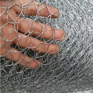 Hochwertige Custom Cut Chicken <span class=keywords><strong>Wire</strong></span> <span class=keywords><strong>Mesh</strong></span> Roll Kleine Geflügel käfige Sechseckige Crimp-Technik Hochs ichtbare Chicken <span class=keywords><strong>Mesh</strong></span> Roll