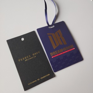 Etiquetas colgantes de papel reciclado ZP-Custom 300gsm con textura en relieve e impresión en color única para ropa de moda etiqueta oscilante de marca - Product Image 4