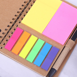 Cuaderno de bolsillo en espiral forrado con bolígrafo en soporte Cubierta de papel Kraft duro Bloc de notas Steno Pads con notas adhesivas e índice de color