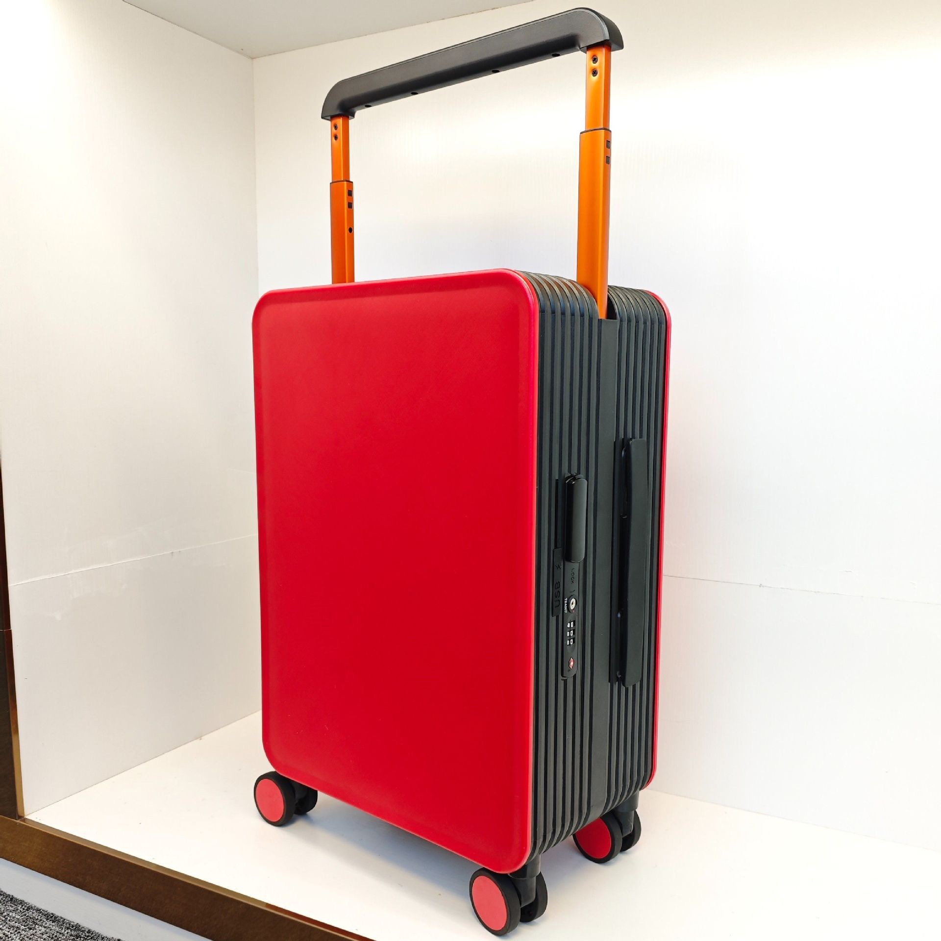Red and black color blocking, standard style