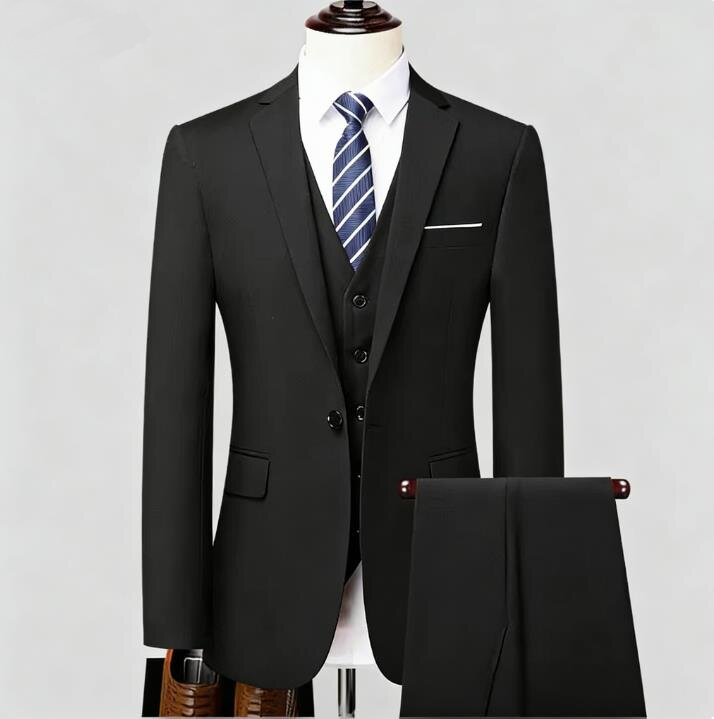 Veste noire, chemise, pantalon à un bouton