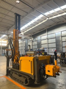 SPT 200m履带式土壤和地质岩心钻机，用于采矿齿轮泵，用于测试钻头的电机核心部件 - Product Image 4