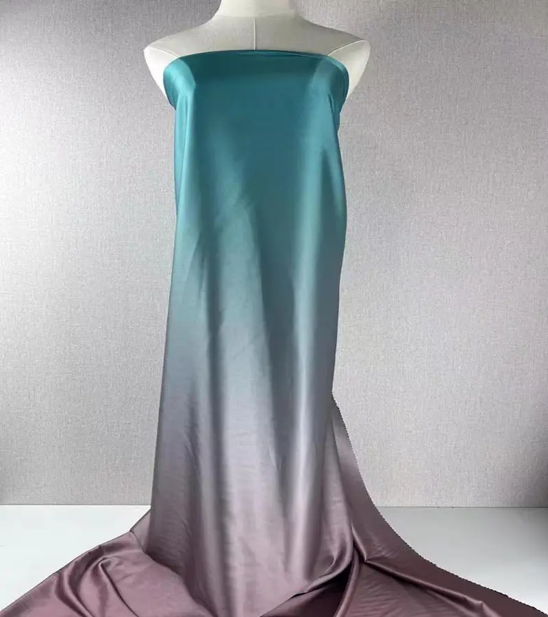 ढाल रंग 100 पॉलिएस्टर कस्टम डिजिटल मुद्रित Ombre साटन रेशमी कपड़े के लिए महिलाओं की पोशाक