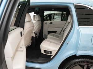 2025 Li Xiang L7 genişletilmiş elektrikli araç: 4 tekerlekten çekiş ve akıllı kokpit entegrasyonu - Product Image 2