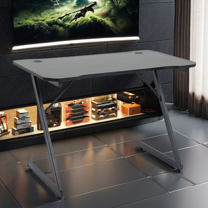 Mesa de ordenador de madera y metal en forma de Z al mejor precio, escritorio de juego negro personalizable con LED y características extensibles para uso doméstico - Product Image 1