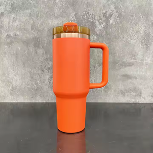 Toptan özel kullanımlık paslanmaz çelik yalıtımlı vakum kupa seyahat 40oz Tumbler bardaklar kolu ile