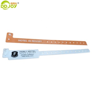 促销定制塑料乙烯基腕带id腕带印刷带有定制徽标 - Product Image 2