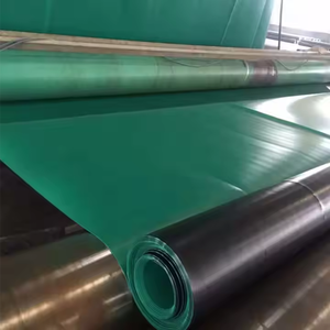Göl siyah renk ve pürüzsüz yüzey HDPE astar ile oldukça kaliteli HDPE geomembran astar kullanır