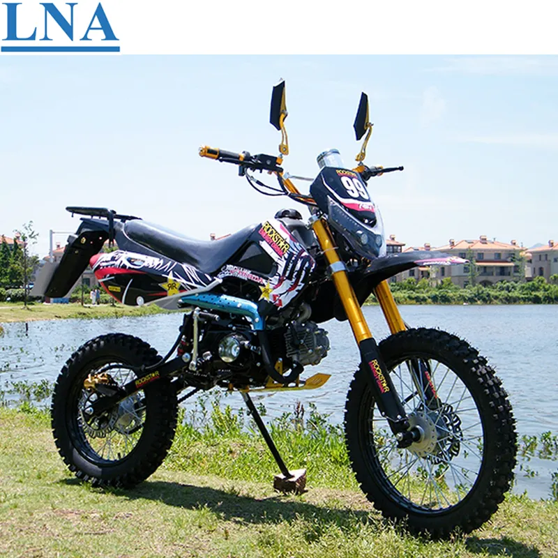 LNA Helm Sepeda Motor Trail 125cc Terbukti Menggunakan