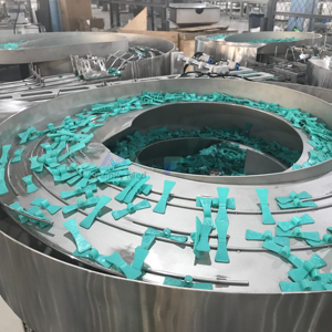 เครื่องประกอบเข็มปีกเดี่ยว สายการผลิตชุดเก็บเลือด สายการผลิตชุดหลอดเลือดดําหนังศีรษะ - Product Image 4