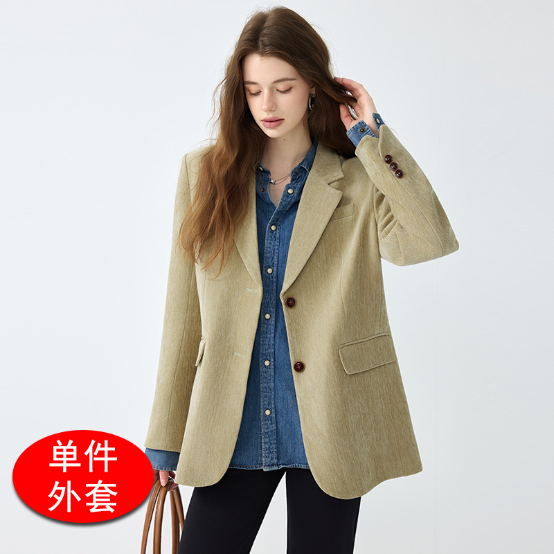 Pear-yellow suit