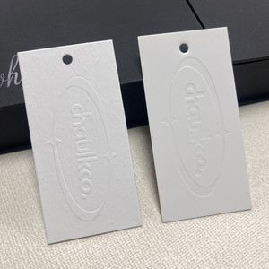 Etiqueta colgante de papel de cuerda elástica de Venta caliente en relieve