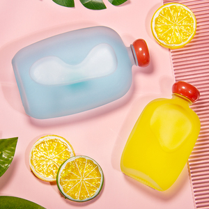 カスタマイズされた100Ml 200Ml 250Ml 350Ml 500Ml厚底高品質フラットスクエアツイストトップワインボトルガラスボトル蓋付き