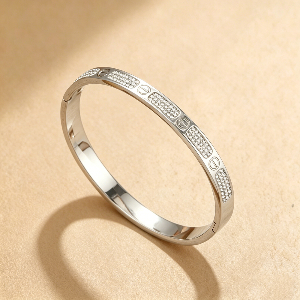 Bracelet en argent avec accents de diamants