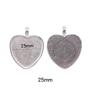 Zhubi 25MM kalp şekli cam <span class=keywords><strong>Cabochon</strong></span> tepsi çerçeve çinko alaşım kolye üsleri gümüş kaplama Metal kalp takılar takı yapımı için