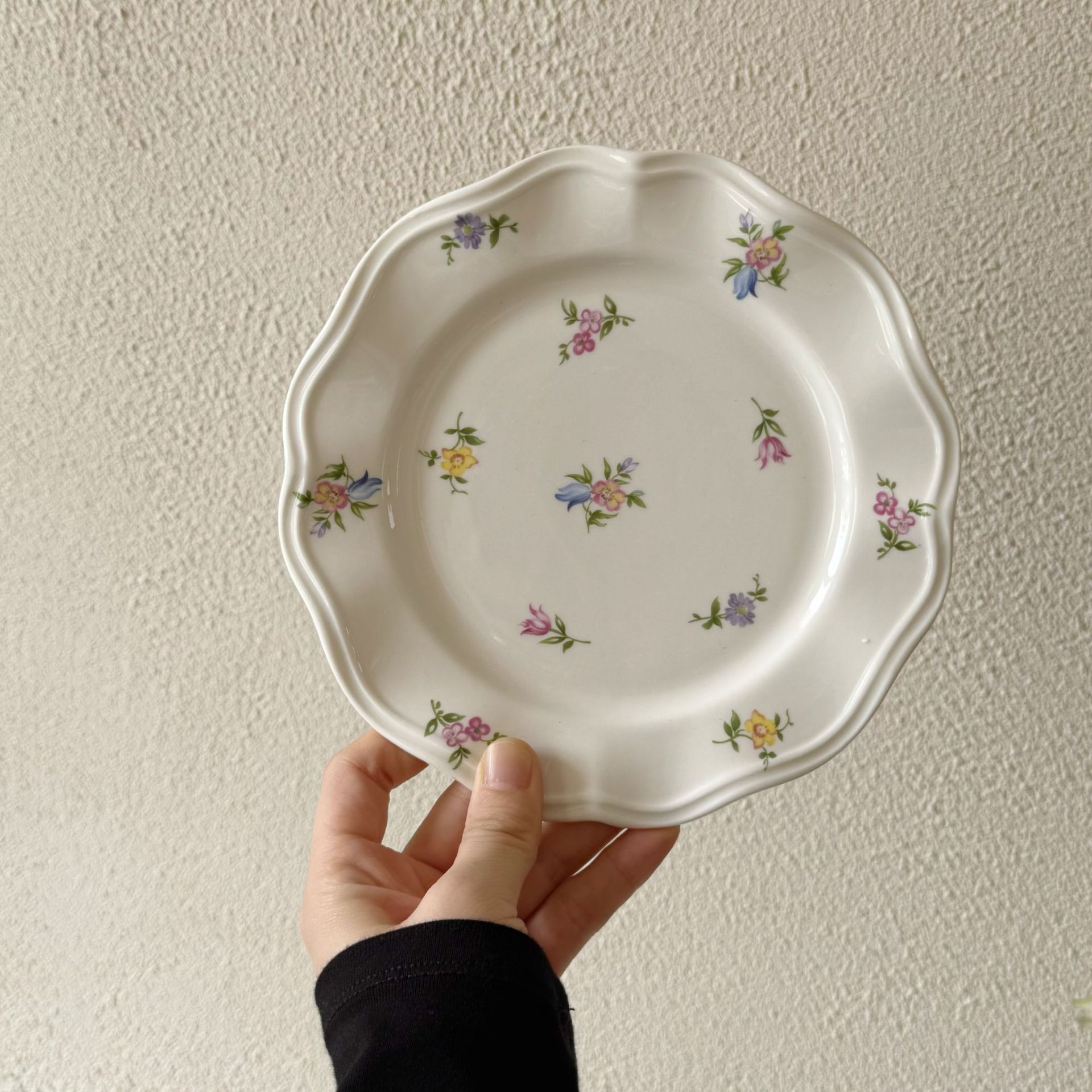 Plato con diseño floral de jardín - 19x12 cm