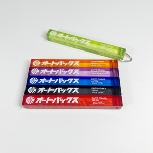 制造商定制透明亚克力钥匙扣，带个性化标志钥匙扣，由水晶材料制成，供钥匙使用