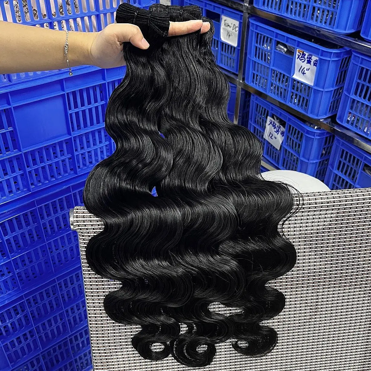 Pacotes da onda do cabelo humano, extensão brasileira crua do cabelo encaracolado profundo do Virgin da onda do corpo 100% 3 partes 8 ~ 26 polegadas