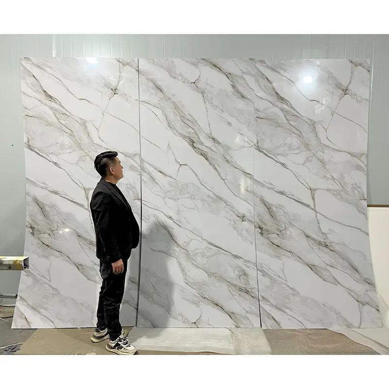 Les fabricants font la promotion de plaques de cristal de carbone Panneaux muraux en marbre PET composite personnalisé
