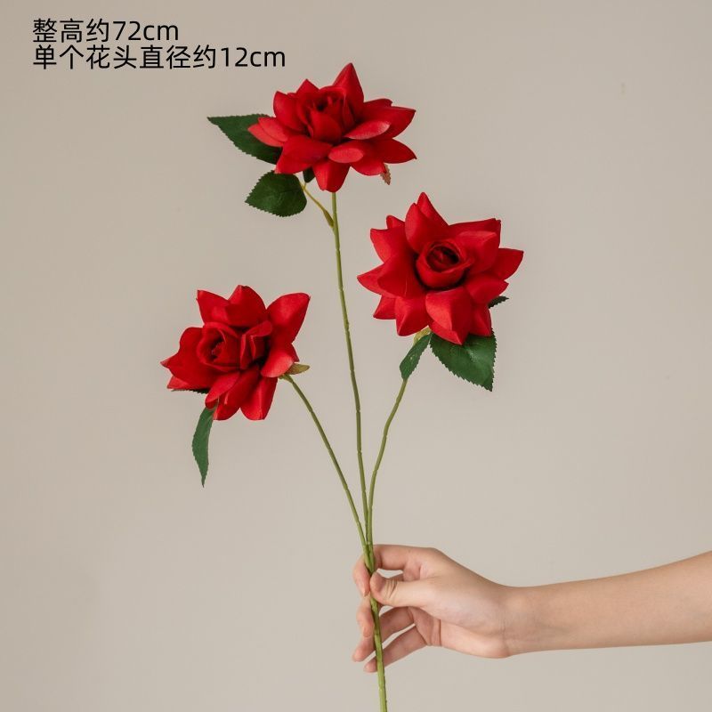Tige unique de grande rose rouge "Lover"