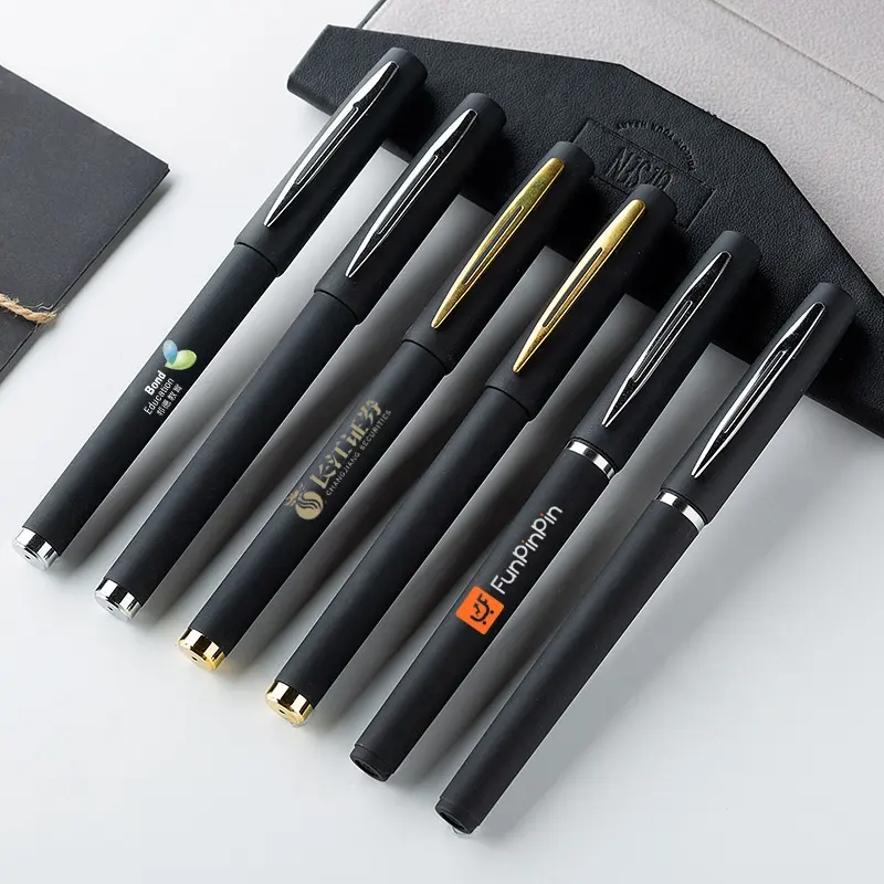 Penna Gel Soft Touch promozionale promozionale personalizzata in gomma nera e oro con Logo