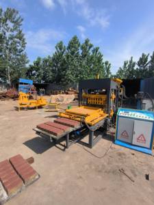 Volautomatische <span class=keywords><strong>Machine</strong></span> Voor Het Maken Van Betonblokken <span class=keywords><strong>Qt4</strong></span>-<span class=keywords><strong>15c</strong></span> Machines Voor Cementholle Bakstenen - Product Image 3