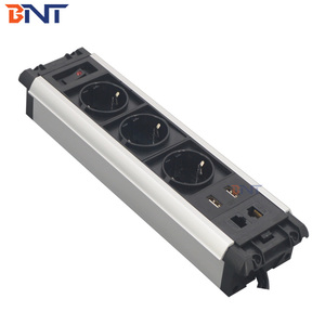 CE-zertifizierte USB-Steckdose aus Aluminium legierung Schuko-Stecker 10A 2 Steckdosen IP44 Desktop 2 CN-Standards Intelligenter USB-Anschluss