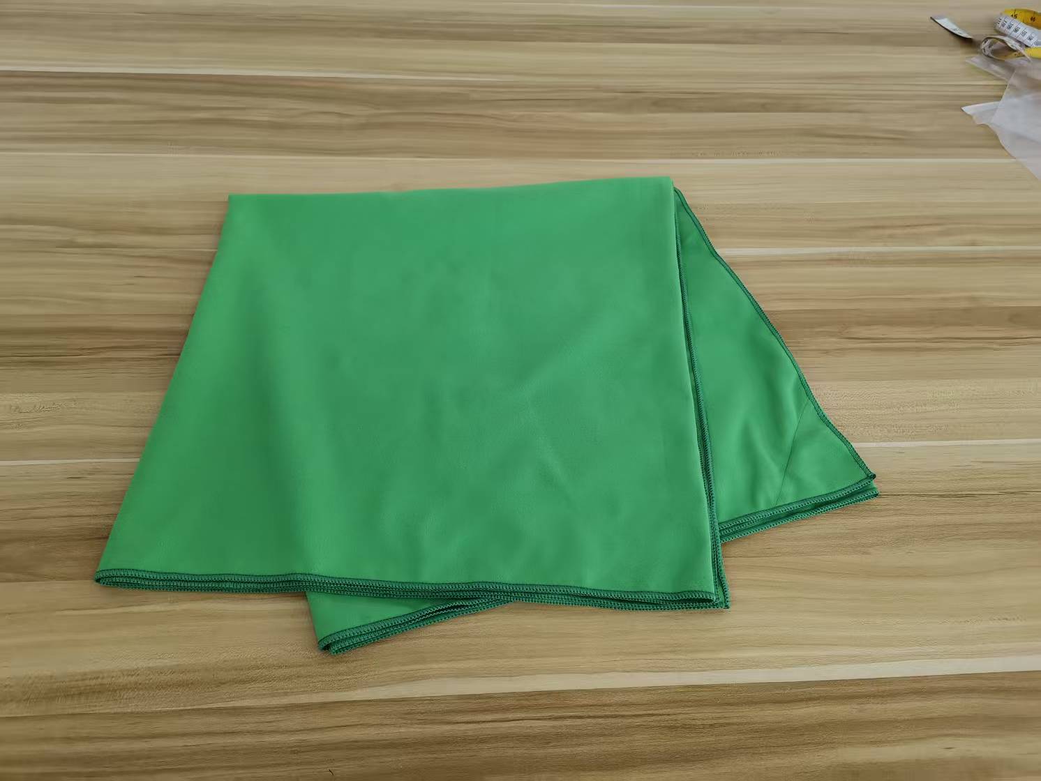 สีเขียว