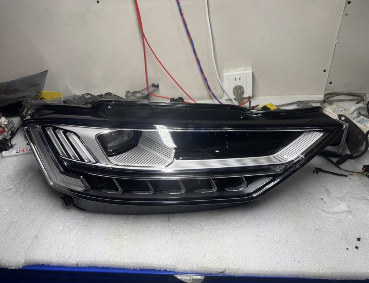 Faro anteriore originale usato per Audi A8 2018-2022