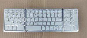 Teclado plegable de tres canales BT inalámbrico personalizado, teclado de negocios recargable portátil de dos canales con área digital para oficina - Product Image 2