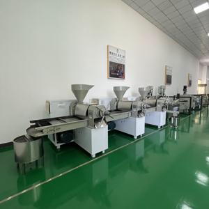מחיר נמוך באיכות גבוהה 5.5kw 100kg/H אוטומטית חמניות מכונת שמן עיתונות קרה מכונת שמן גרעין זית מסנן שמן מכונת עיתונות - Product Image 5