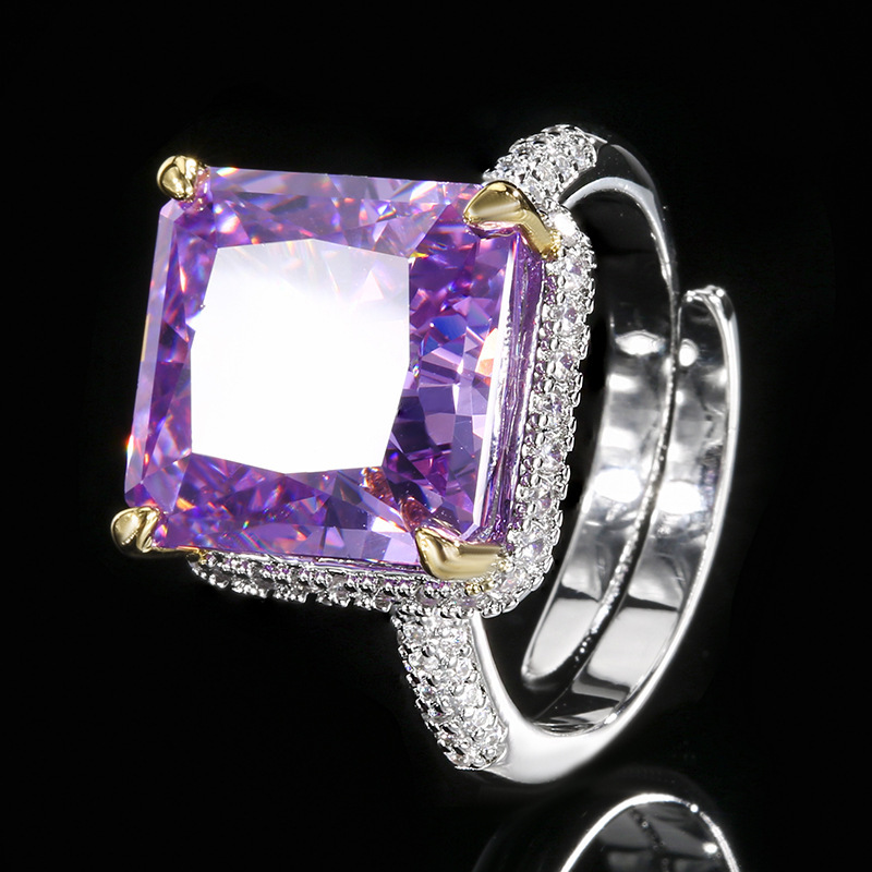 Bague ouverte avec diamant violet taille fleur de glace