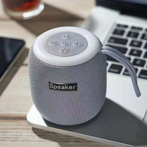 亚马逊热卖2024 B22便携式蓝牙迷你家庭派对低音炮蓝牙扬声器，带Rgb发光二极管灯和电脑辅助