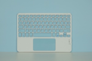 复古打字机机械无线键盘和可折叠显示带触控板的现代无线键盘 - Product Image 6