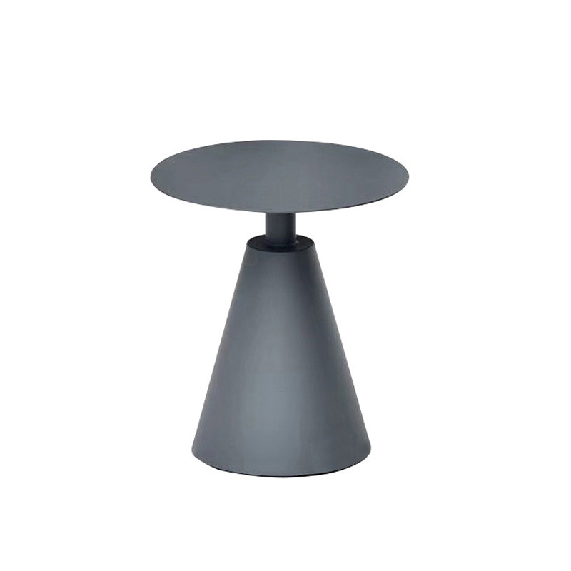 Tavolino da caffè interamente in alluminio nero