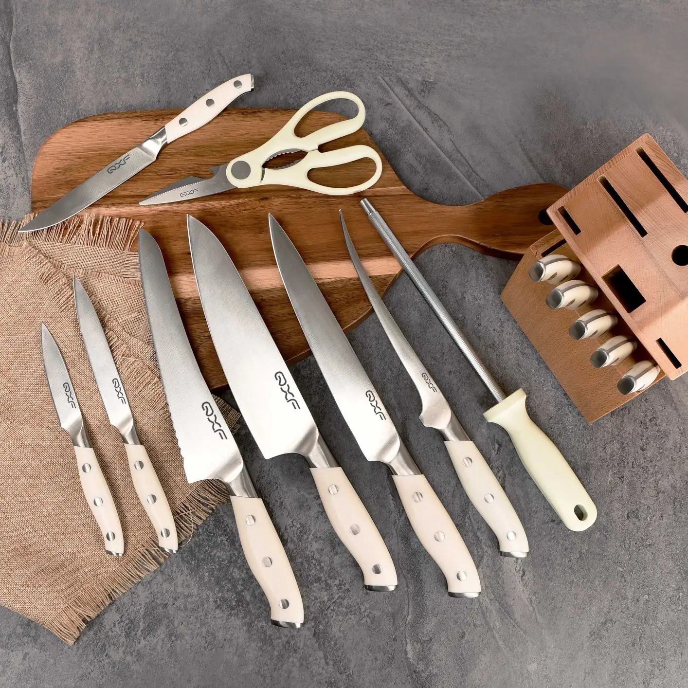 Juego de cuchillos de cocina de acero inoxidable profesional de 15 piezas Juego de cuchillos de chef de alto carbono con bloque de cuchillos de madera