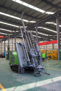 Máy khoan thăm dò khoáng sản sâu 200m Máy khoan lõi thủy lực đầy đủ Máy khoan lõi động cơ 65kw được bán - Product Image 5