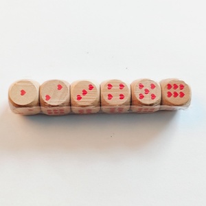 Nhà Máy Giá Bán Buôn Cá Nhân Bằng Gỗ Xúc Xắc Tùy Chỉnh 20Mm Trò Chơi Xúc Xắc Trái Tim Tự Nhiên In Điểm Hội Đồng Quản Trị Trò Chơi Jaywooden CE - Product Image 2