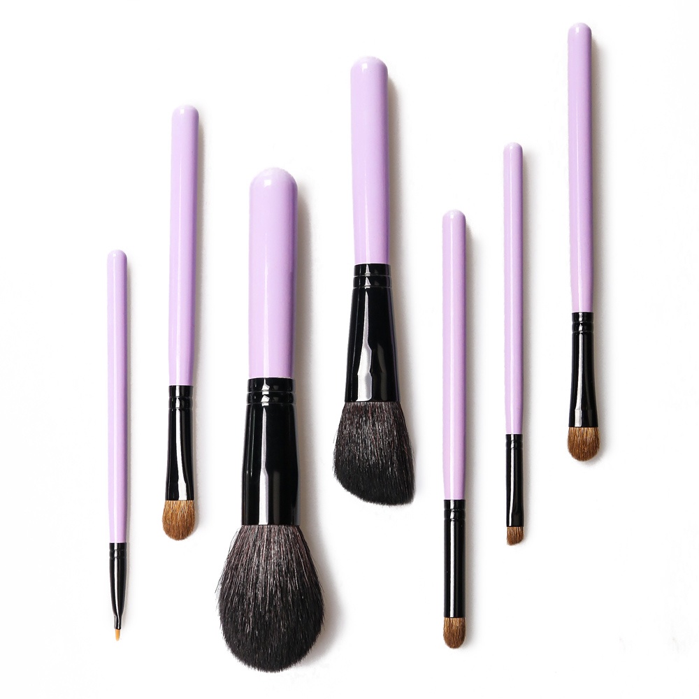Ensemble de pinceaux de maquillage violets