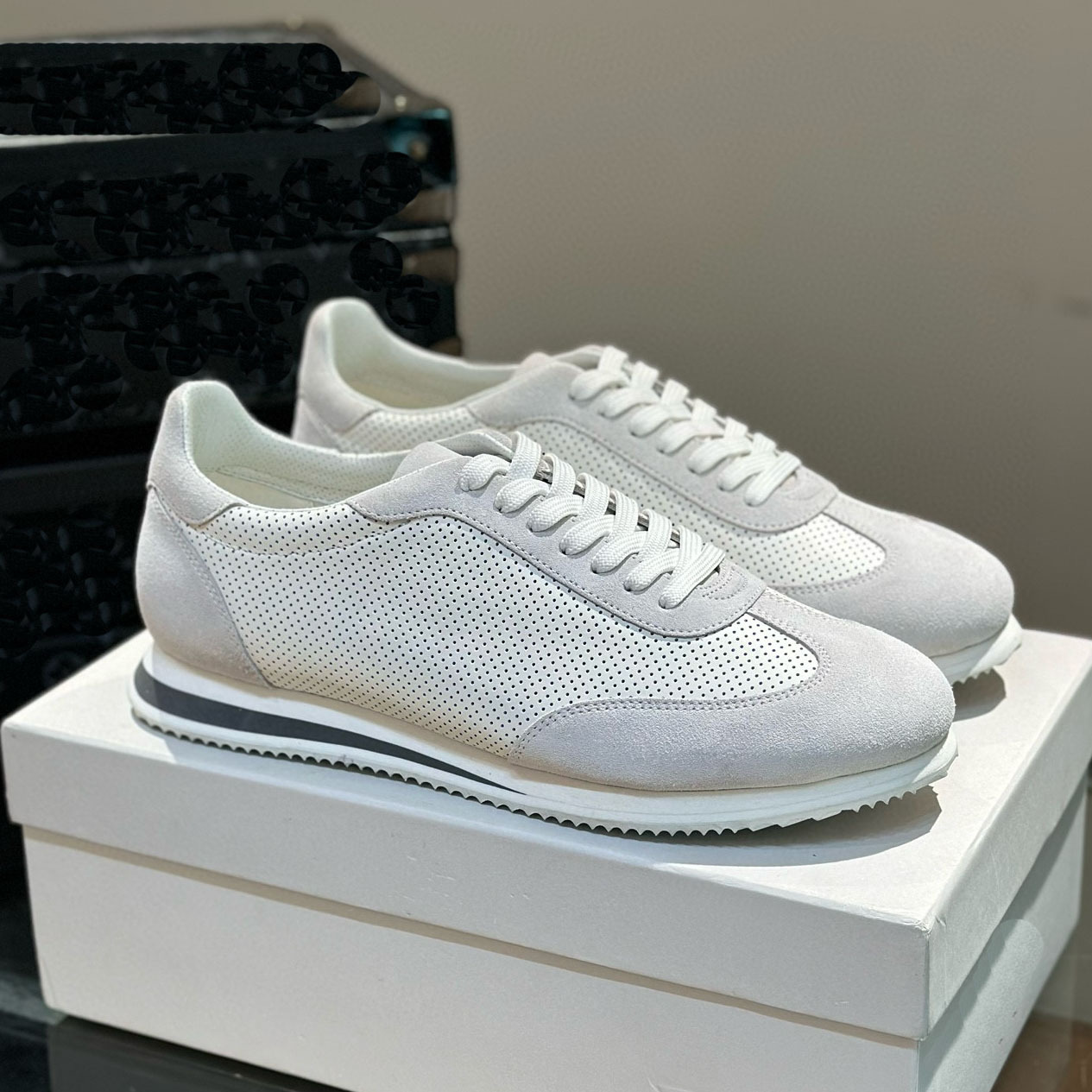 White2