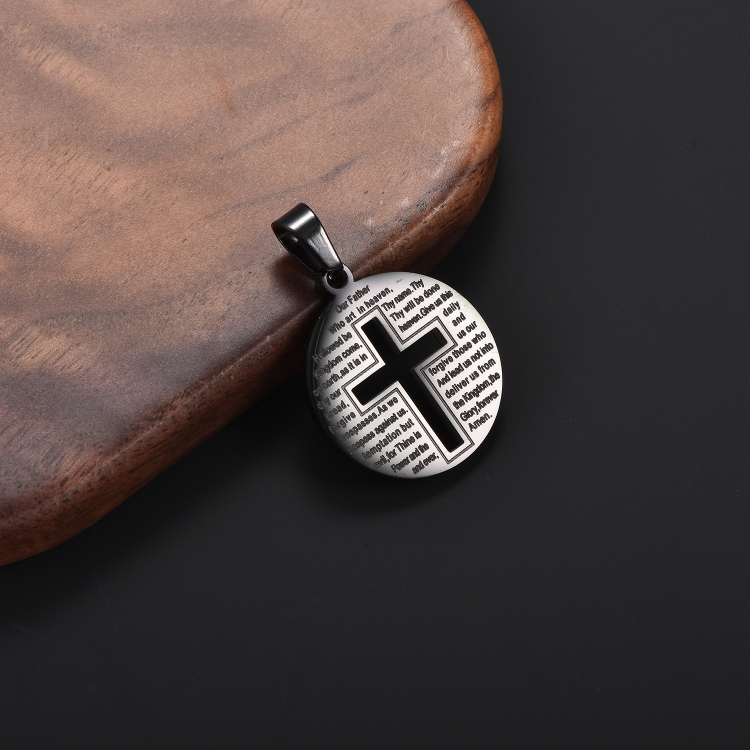Pendentif noir