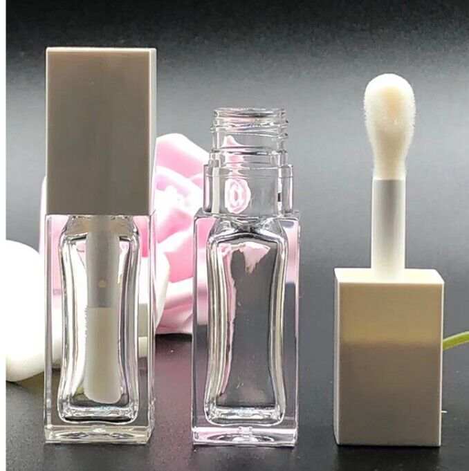 Couvercle blanc avec applicateur blanc