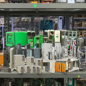 Brand New Original <strong>PLC</strong> Soft Start Module PAC &amp; Dedicated Controllers Product <strong>Type</strong> PSE370-600-70-1 - Product Image 2