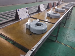 Dual Axis Solar Tracker SE7 With Planetary Gearbox Reducer Motor Industrial 663 Nm Normal 50mn,42crmo Slewing Drive - Product Image 3