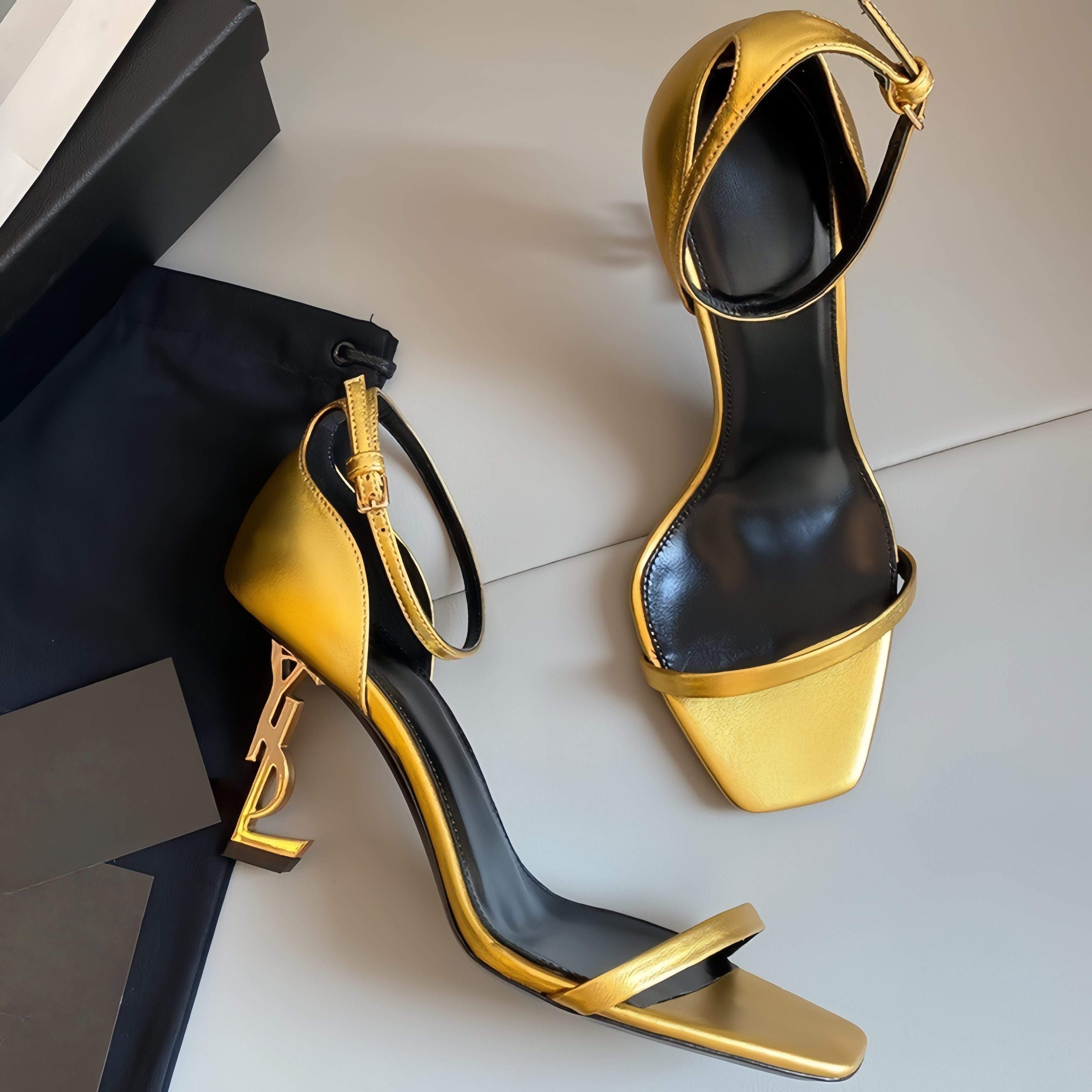 สีเหลือง