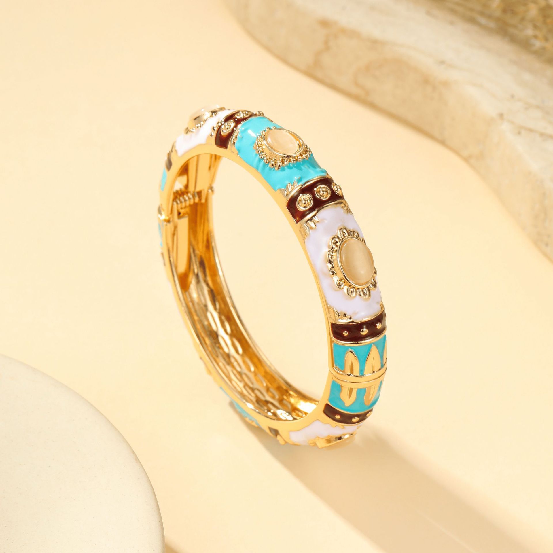 Gold-blue-white-red