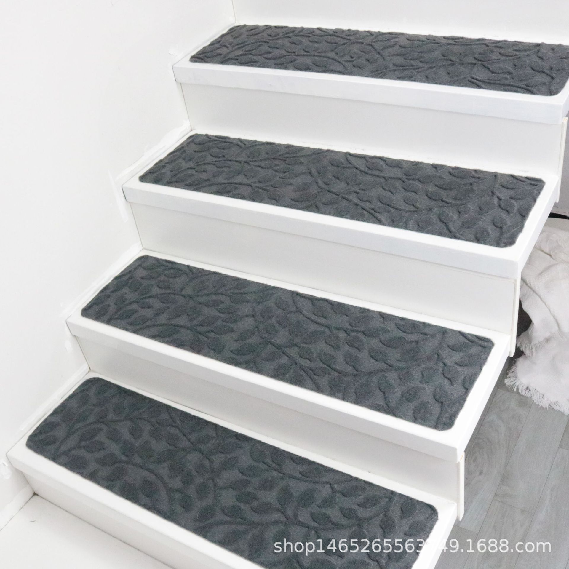Embossed leaf gray