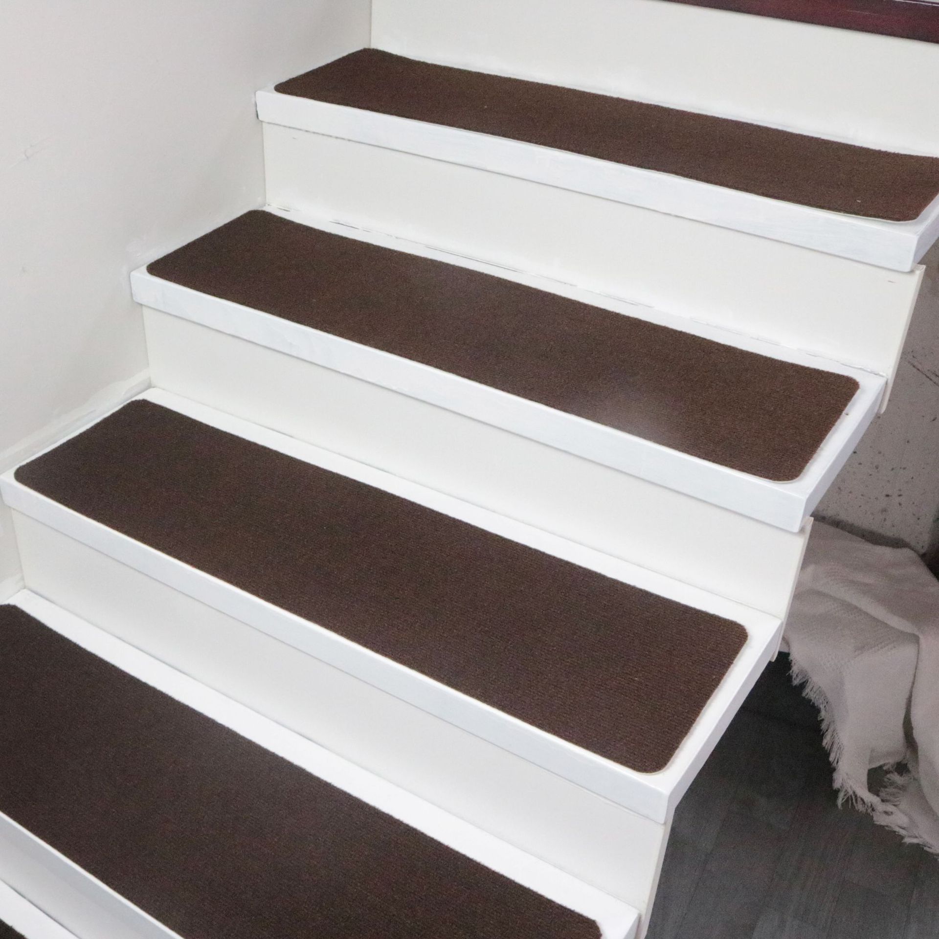 Single stripe dark brown