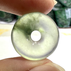 卸売<span class=keywords><strong>20mm</strong></span>高品質ミャンマー翡翠彫刻クリアドーナツペンダントストーンジュエリーペンダントDIYアクセサリー