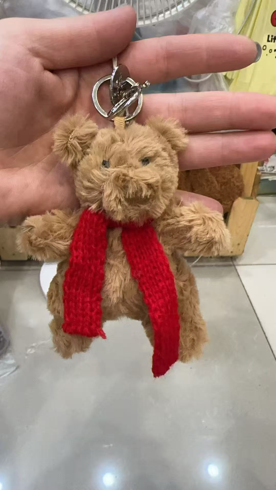 Pendentif ours écharpe
